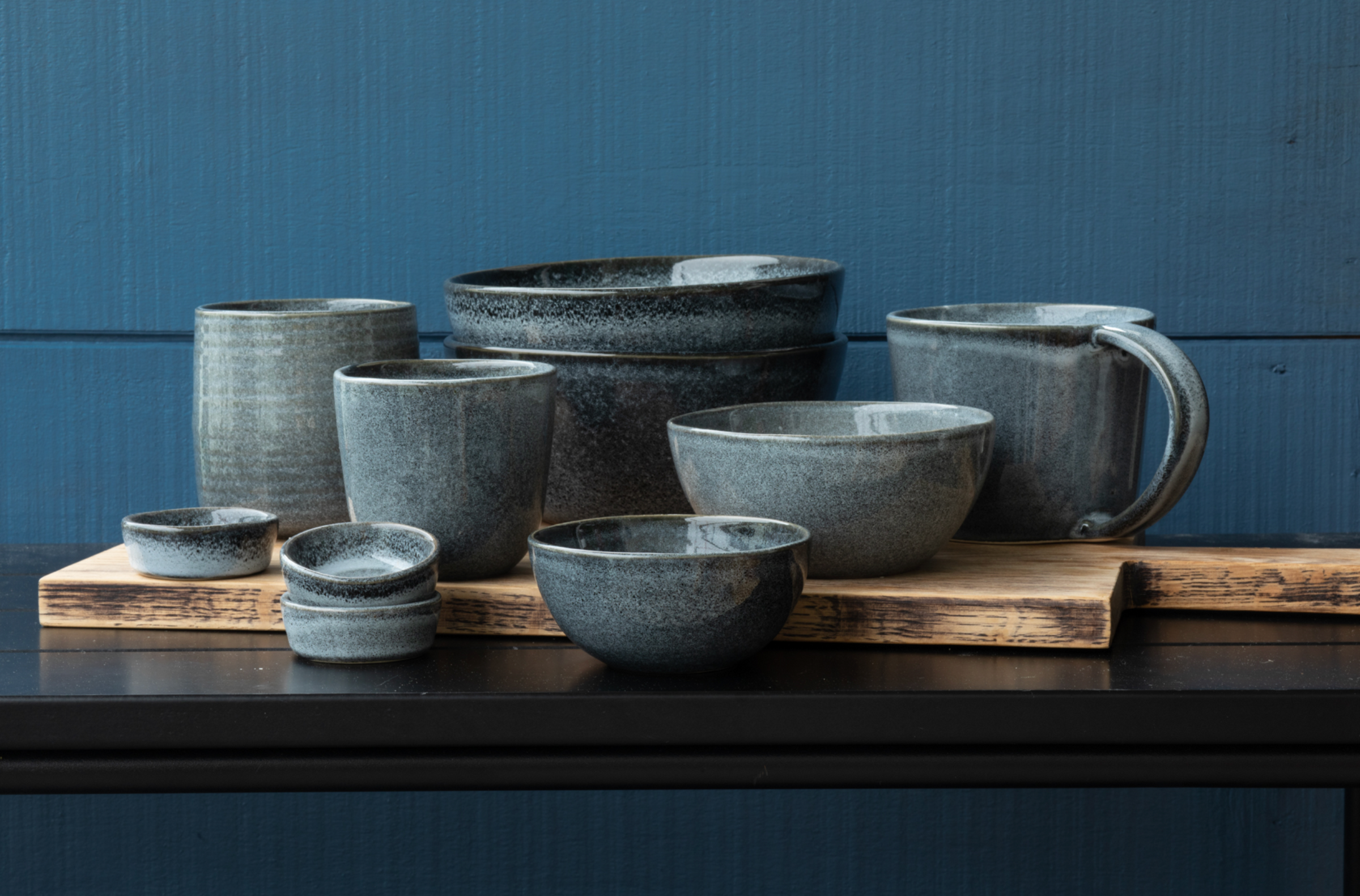 Vaisselle artisanale Blue Sand bleu réactif Portugal Zurich