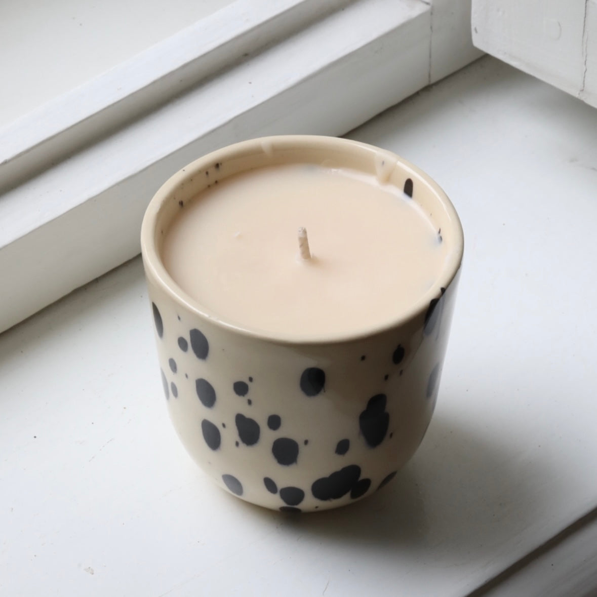 Bougie parfumée dans une coupe Cappuccino