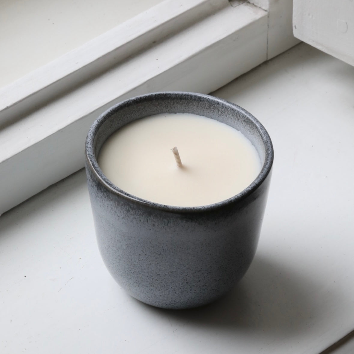 Bougie parfumée dans une coupe Cappuccino