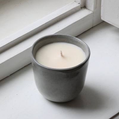 Bougie parfumée dans une coupe Cappuccino