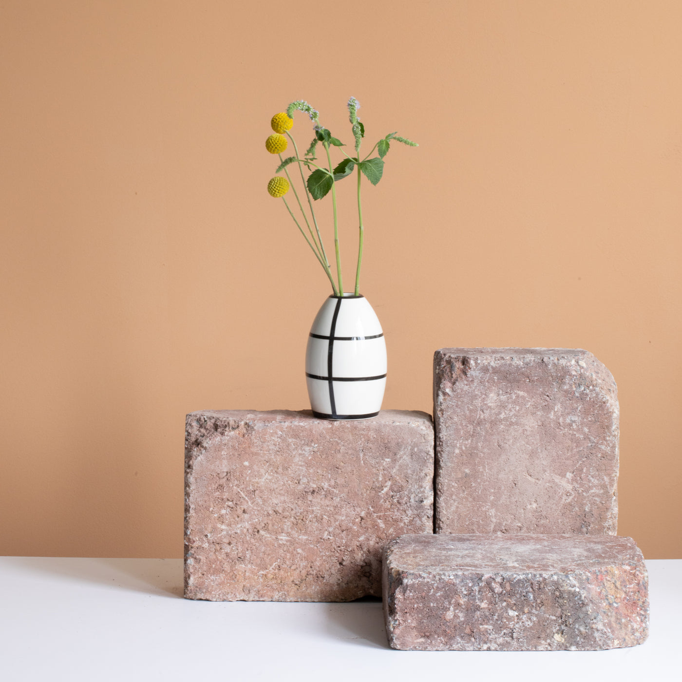 Vase "Egg" Striped Black