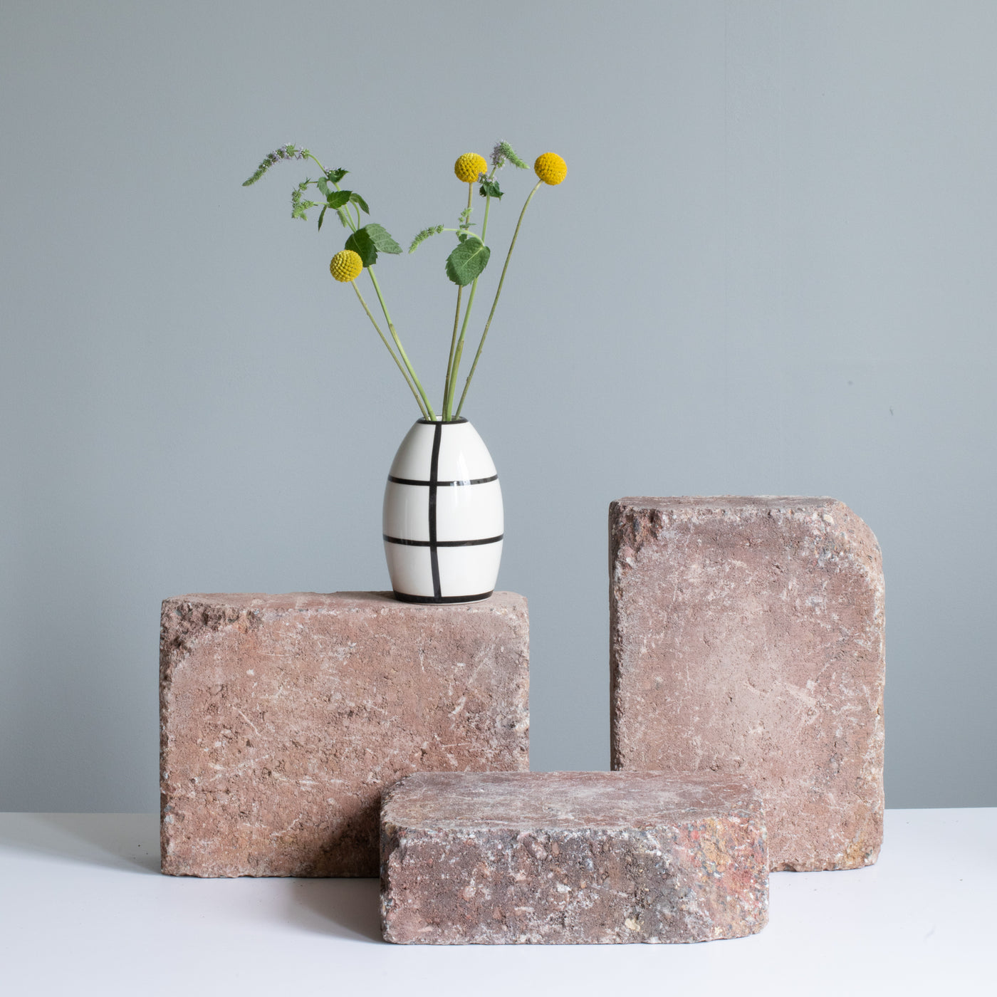 Vase "Egg" Striped Black