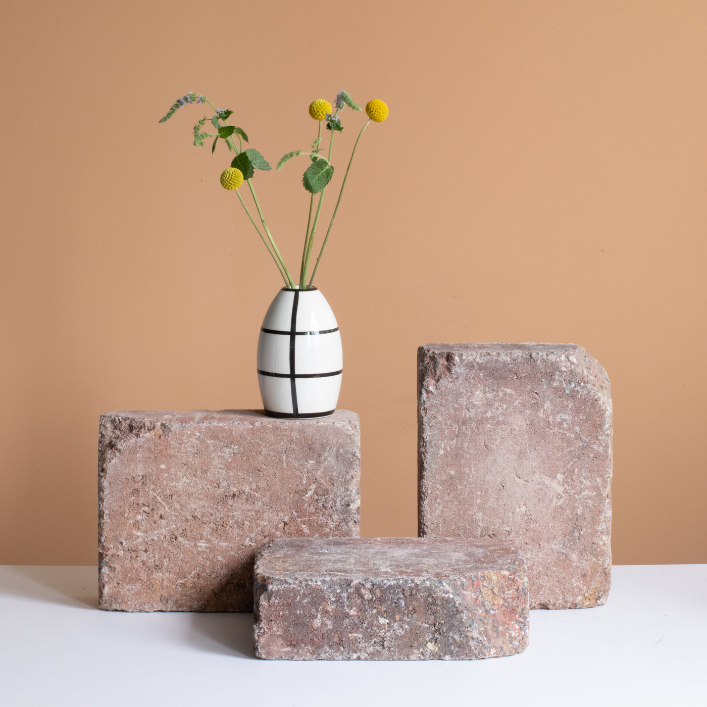 Vase "Egg" Striped Black