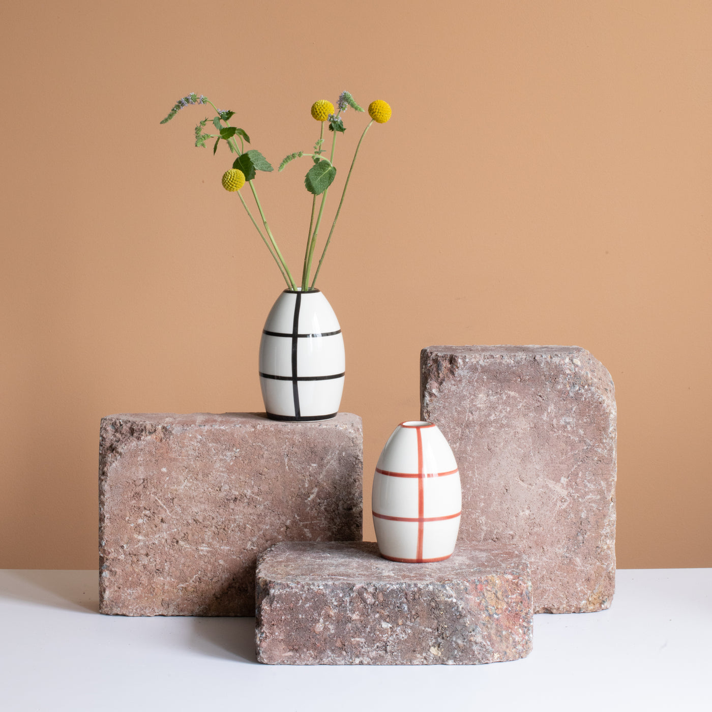 Vase "Egg" Striped Black