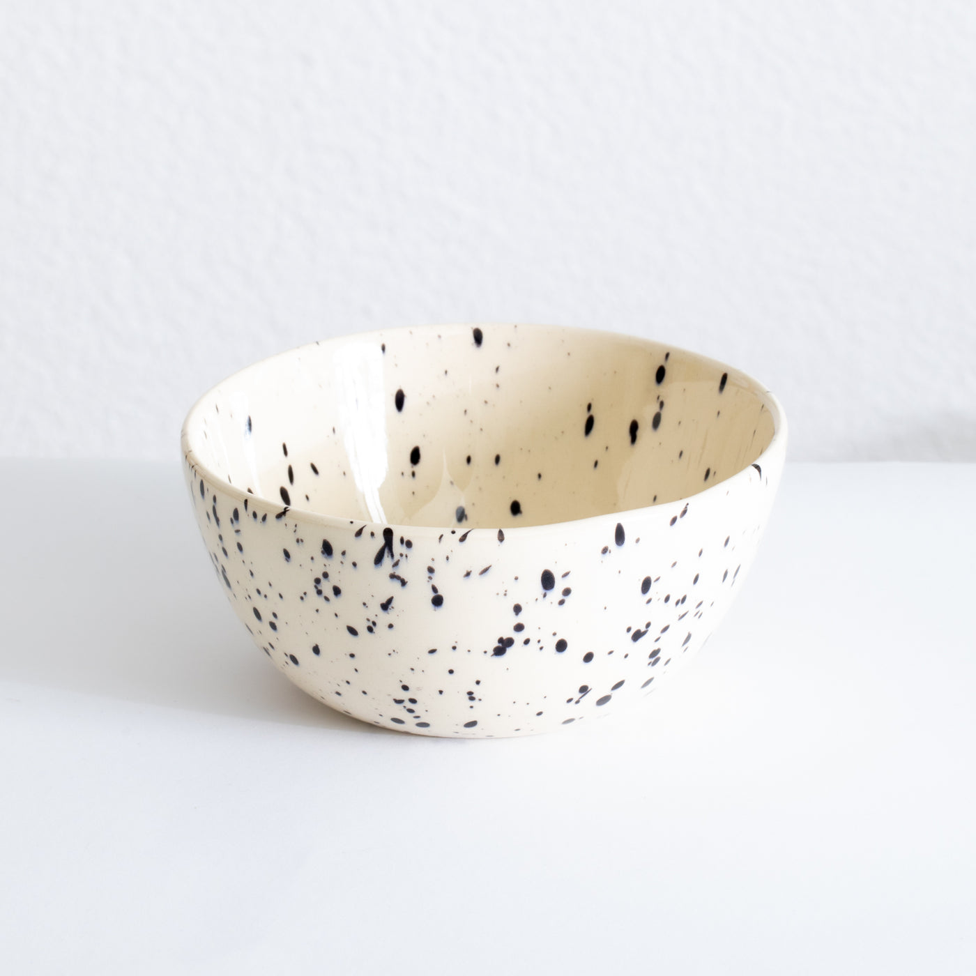 Bowl de plat principal pour poke ou curry en beige moucheté de noir fait main
