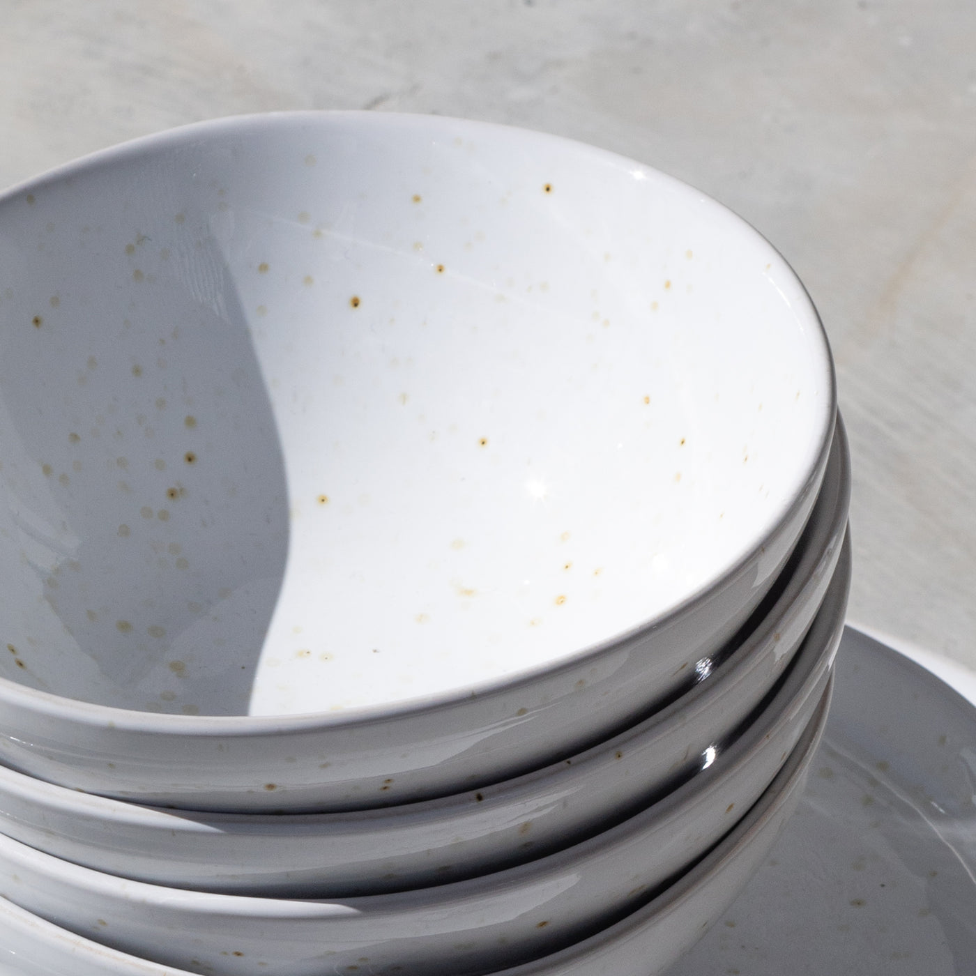 Bol à céréales Cereal Bowl en émail blanc réactif avec spots forme organique