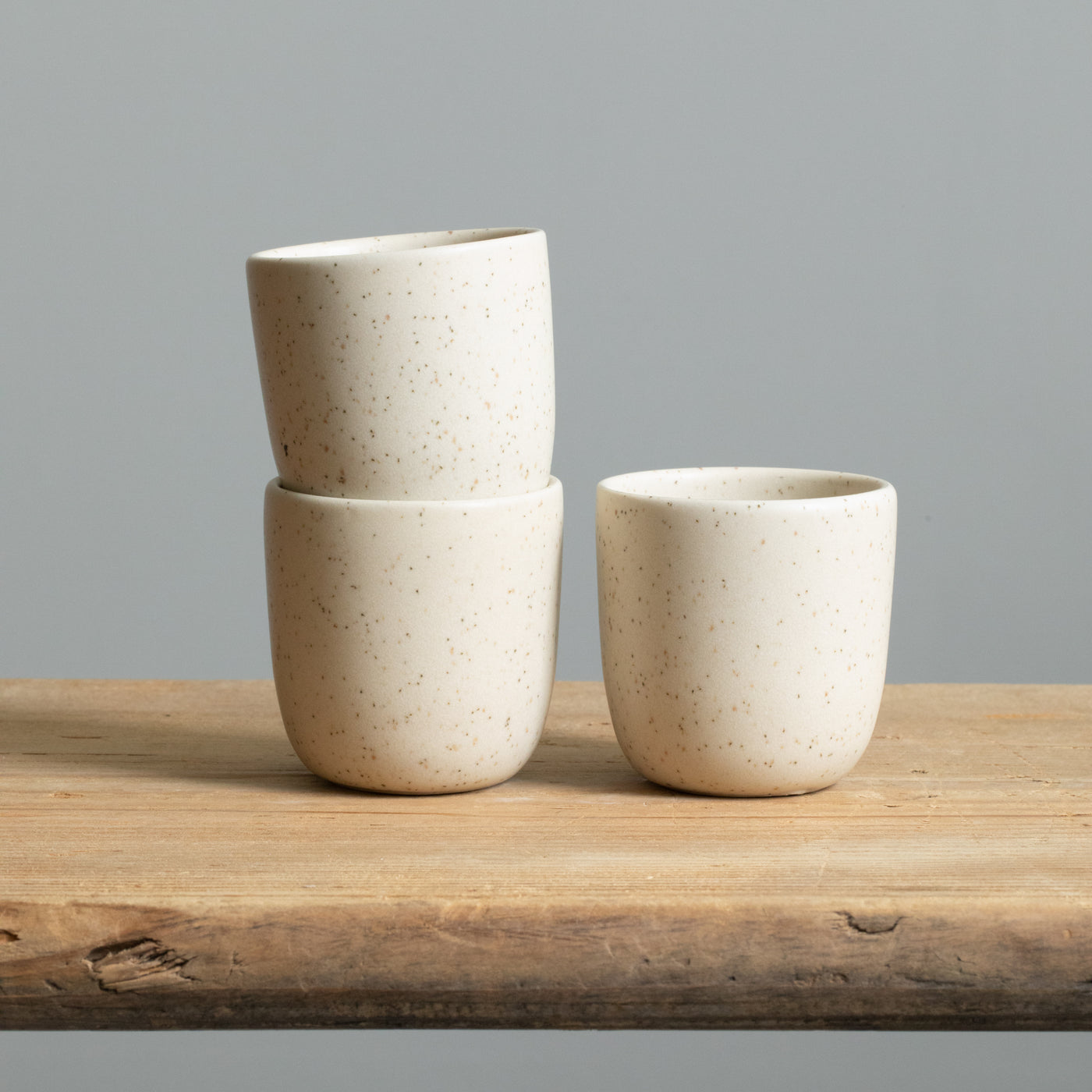 Tasse à espresso beige avec glaçure mate en grès robuste