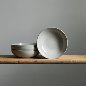 Grande assiette à pâtes ronde et robuste en grès de qualité gastronomique en émail réactif gris clair