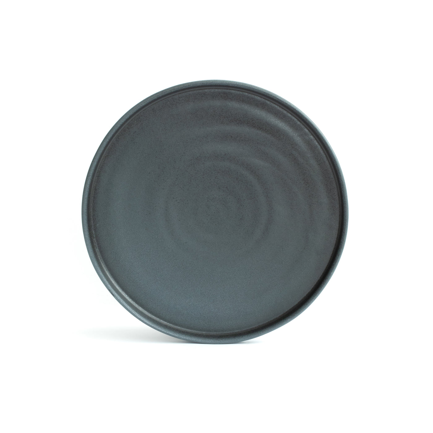 Grande assiette de plat principal à bord droit sur fond blanc