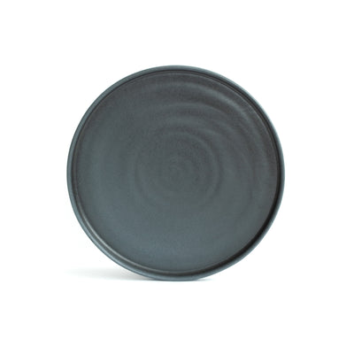 Grande assiette de plat principal à bord droit sur fond blanc
