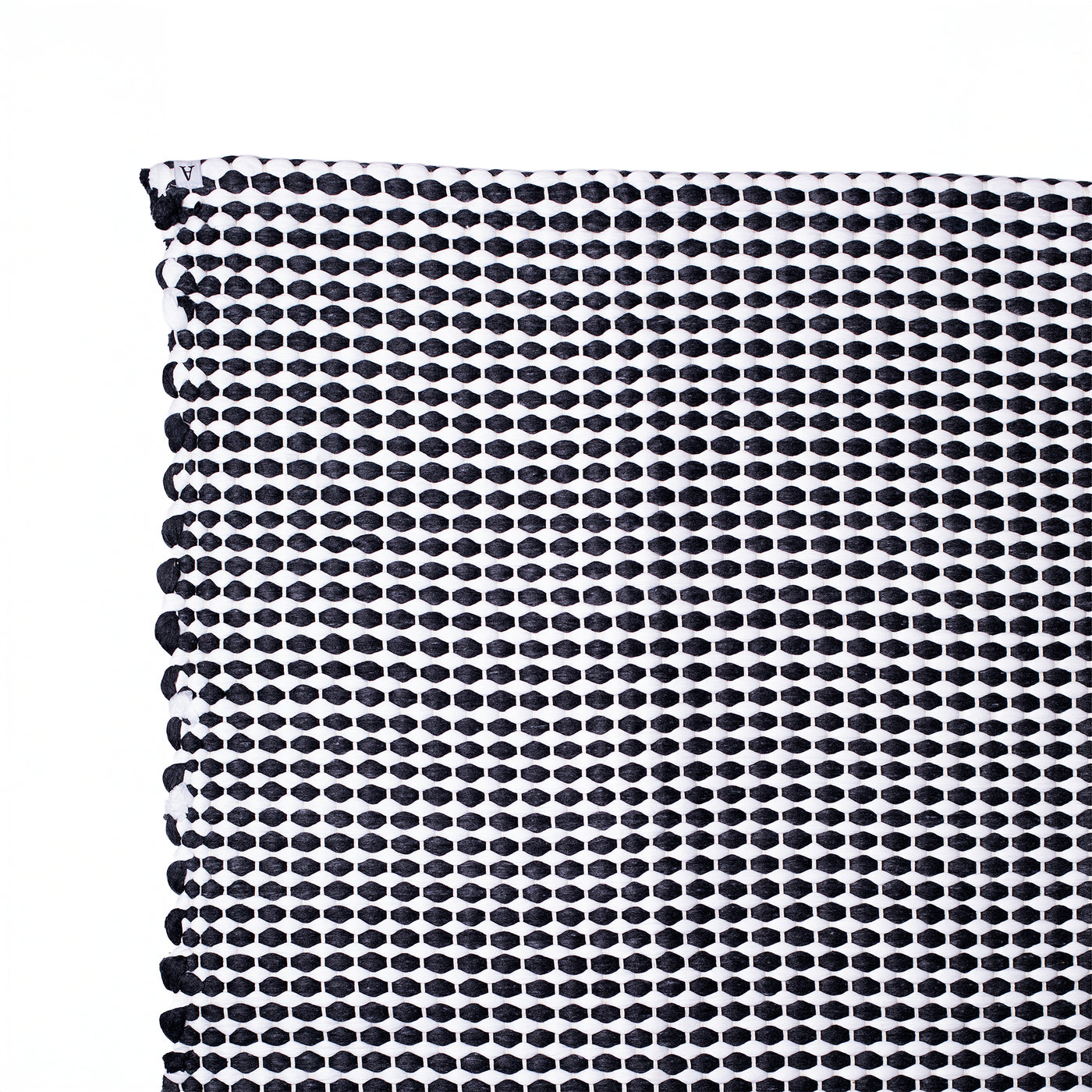Grand tapis noir et blanc Détail des rayures noires et blanches tissées à la main