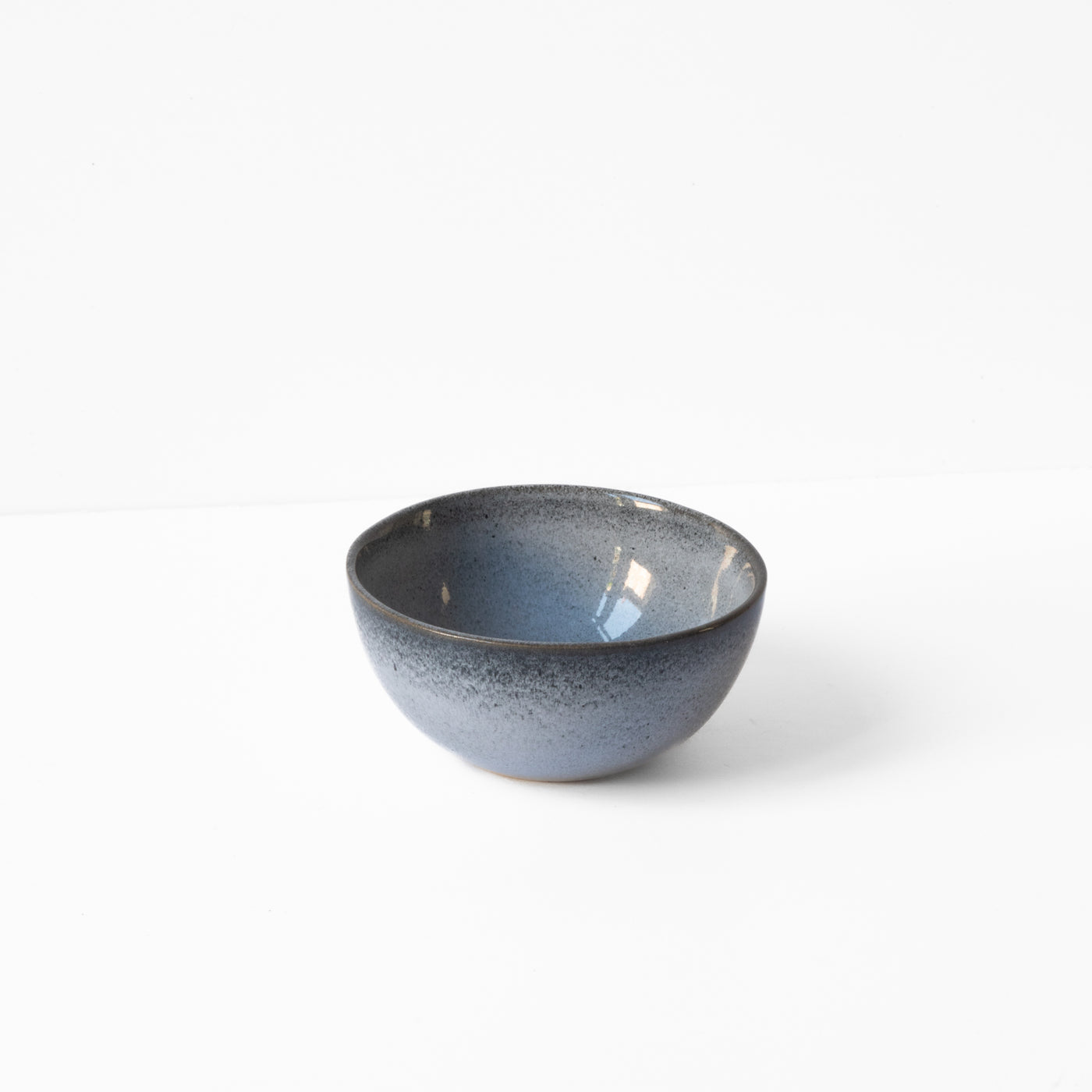 Petit snack bowl en Blue Sand parfait pour l'houmous, les olives et autres amuse-gueule apéritifs