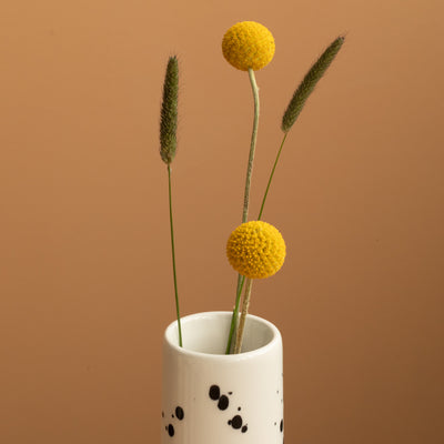 Petit vase fin par le haut avec une petite ouverture