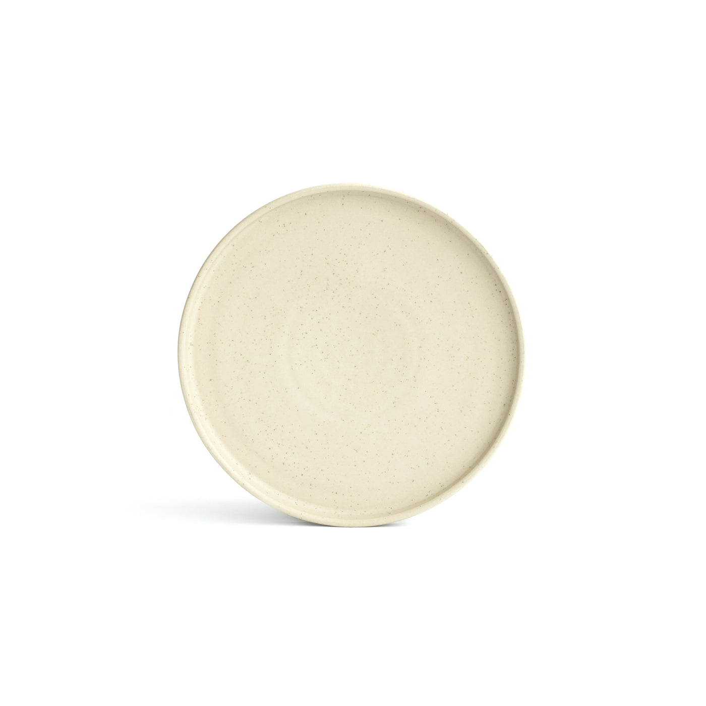 Petite assiette à hors-d'œuvre beige à bord droit détachée sur fond blanc