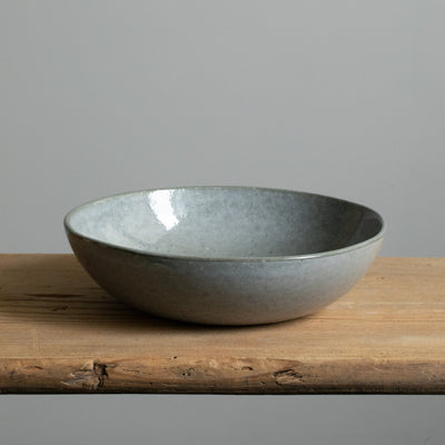 Assiette à pâtes gris-bleu en grès robuste au design nordique