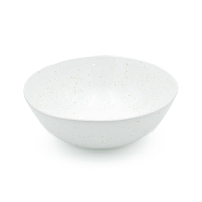 Saladier blanc détaché sur fond blanc