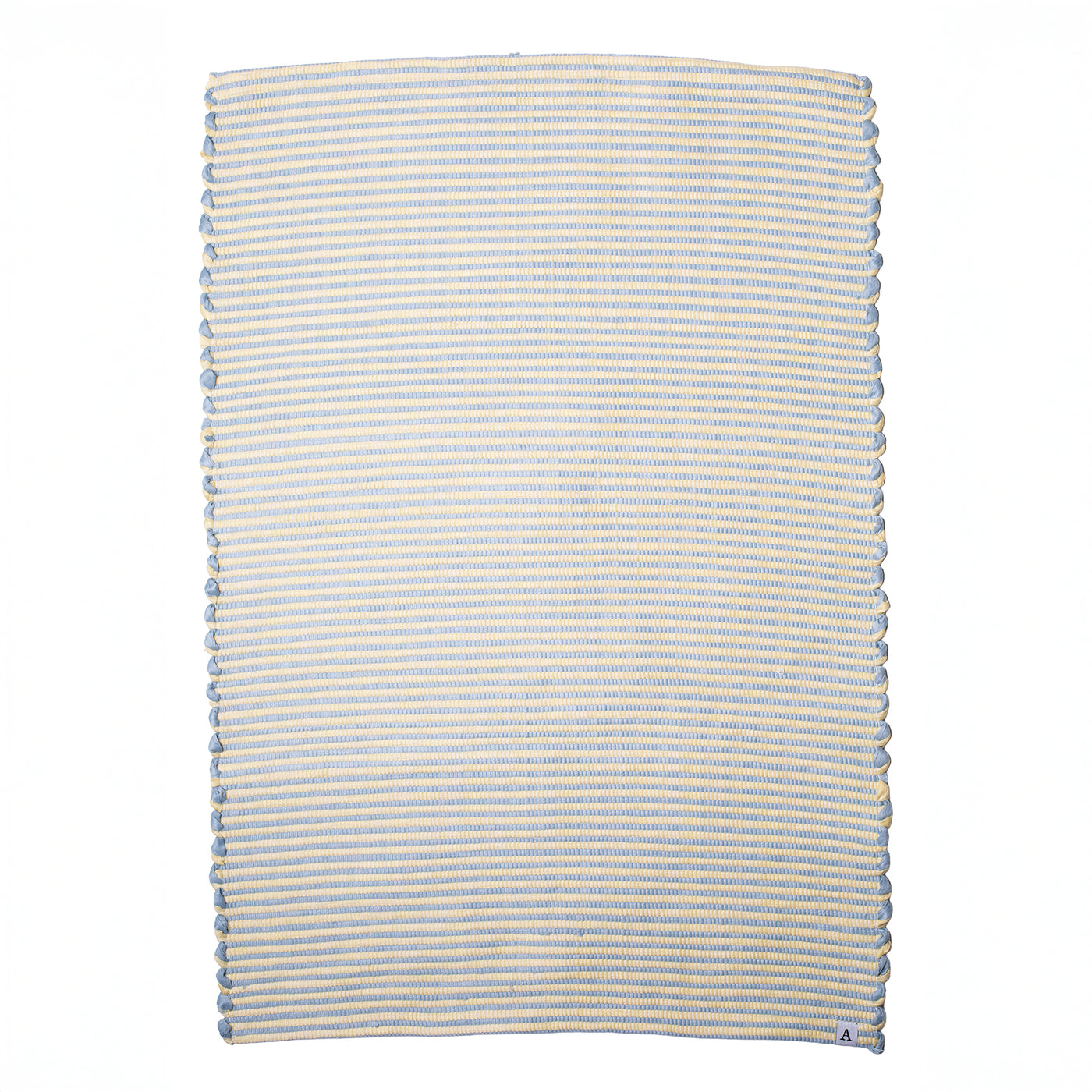 Tapis de bain bicolore à rayures bleues et jaunes, fabriqué à partir de chutes de coton tissées à la main au Portugal.