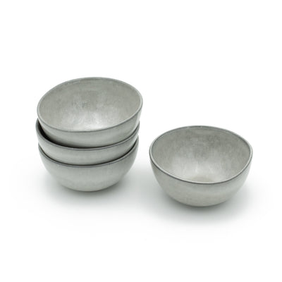Petit bol gris clair idéal pour les noix, les dips ou les olives